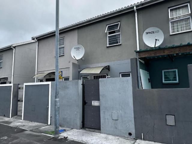 2 Bedroom House For Sale in Pelican Park