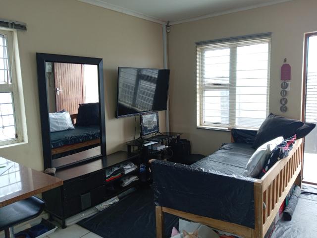 2 Bedroom House For Sale in Pelican Park