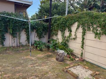House for sale in Cape Town - Garden