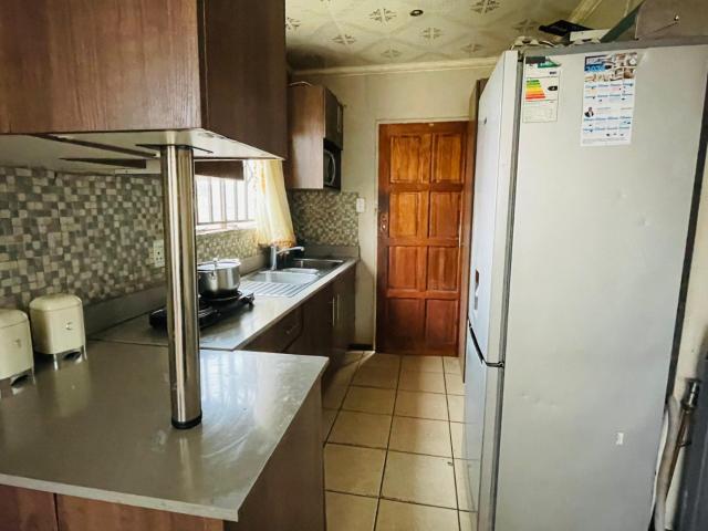 2 Bedroom House For Sale in Protea Glen