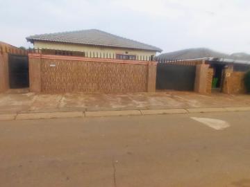 2 Bedroom House For Sale in Protea Glen