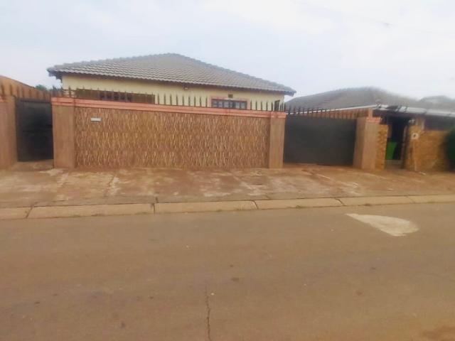 2 Bedroom House For Sale in Protea Glen