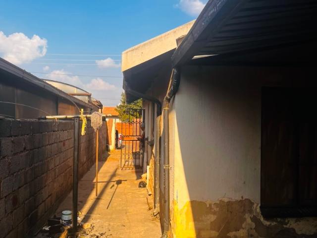 2 Bedroom House For Sale in Protea Glen