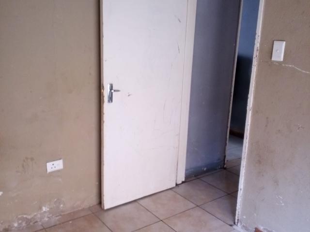 2 Bedroom House For Sale in Protea Glen