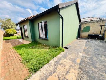 2 Bedroom House For Sale in Protea Glen