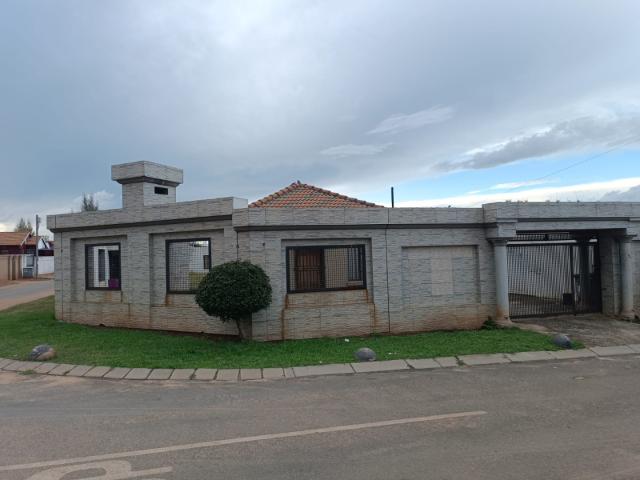 2 Bedroom House For Sale in Protea Glen
