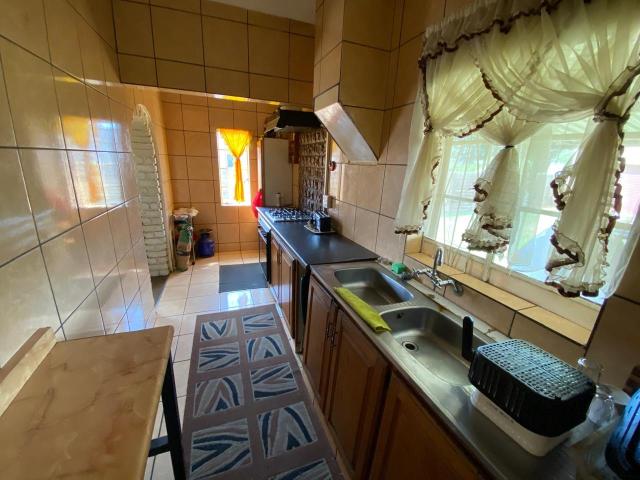 2 Bedroom House For Sale in Rothdene