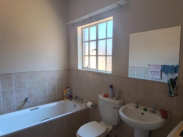 2 Bedroom House For Sale in Robin Park