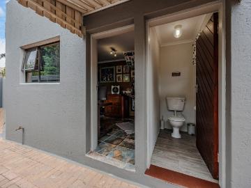 2 Bedroom House For Sale in Roodekrans