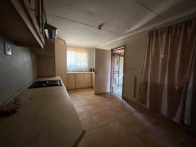 2 Bedroom House For Sale in Roodepan