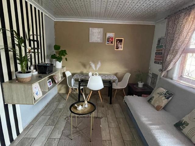 2 Bedroom House For Sale in Rosedale
