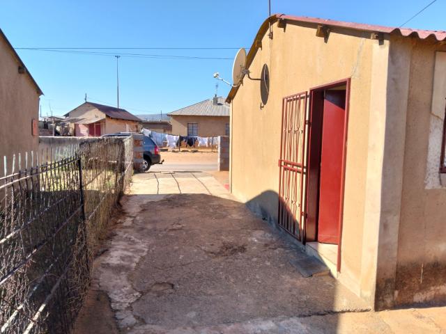 2 Bedroom House For Sale in Ratanda
