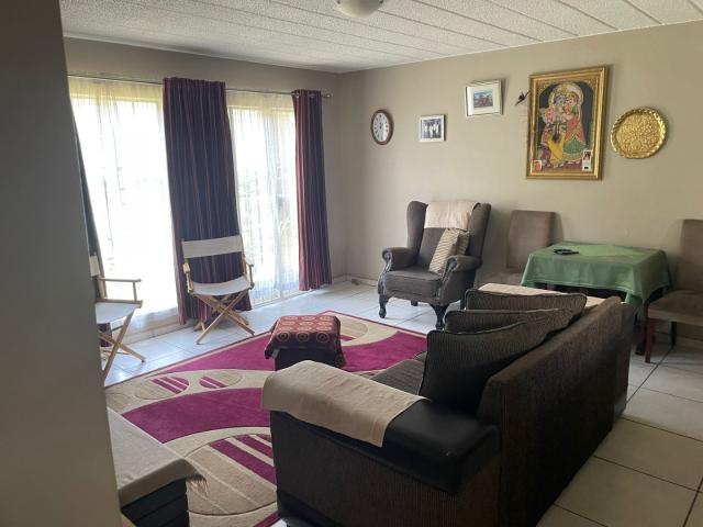 2 Bedroom House For Sale in Ravenswood