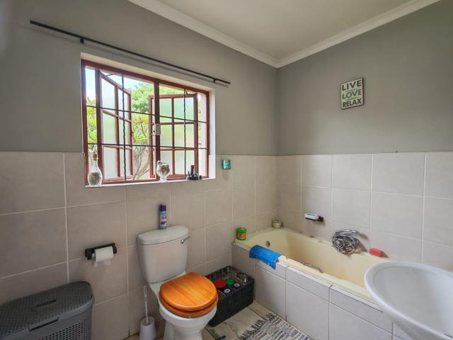 2 Bedroom House For Sale in Waterval East