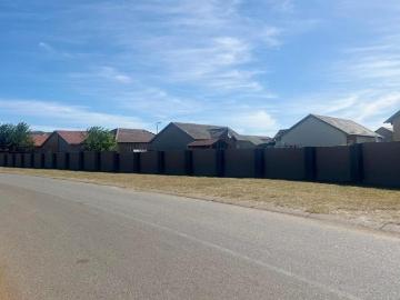 2 Bedroom House For Sale in Waterkloof Hill Estate