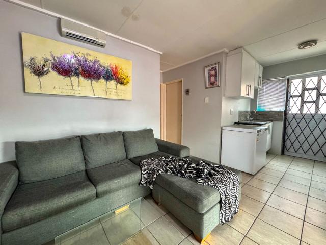 2 Bedroom House For Sale in Walmer Link