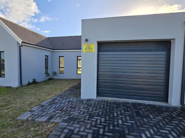 2 Bedroom House For Sale in Wedgewood Golf Estate