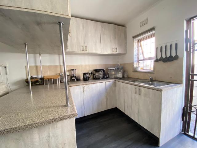 2 Bedroom House For Sale in Weltevreden Valley