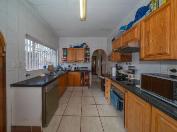 2 Bedroom House For Sale in Wychwood