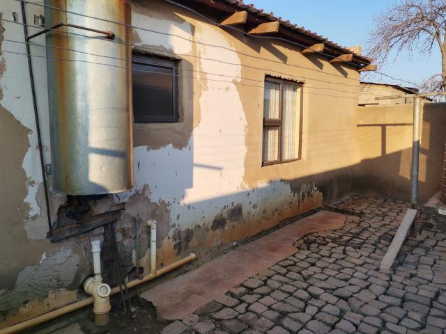 2 Bedroom House For Sale in Tsakane