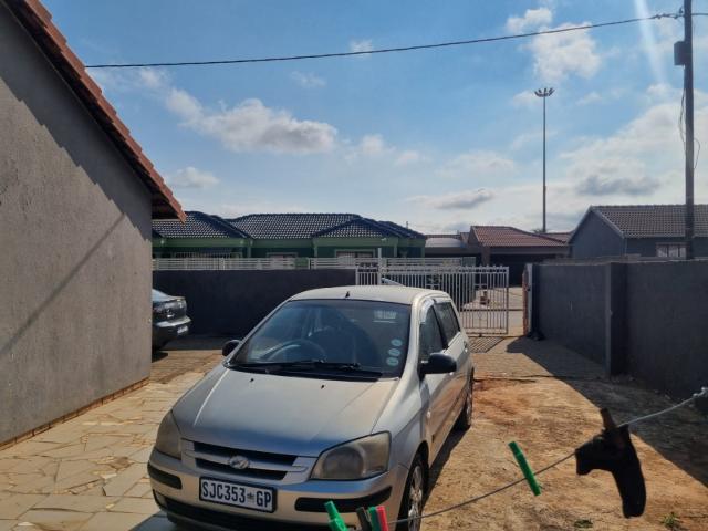 2 Bedroom House For Sale in Vosloorus Ext 6