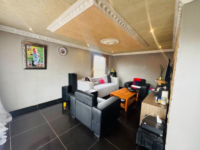 2 Bedroom House For Sale in Vosloorus Ext 8