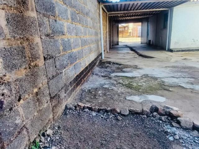 2 Bedroom House For Sale in Zola
