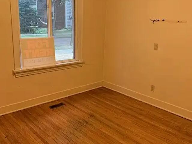 2 Bedroom house, finished basement, 2 car garage. Walking distance to U of A