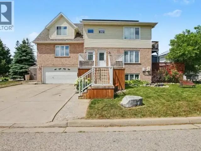 2 Bedroom House Kitchener ON 104000185