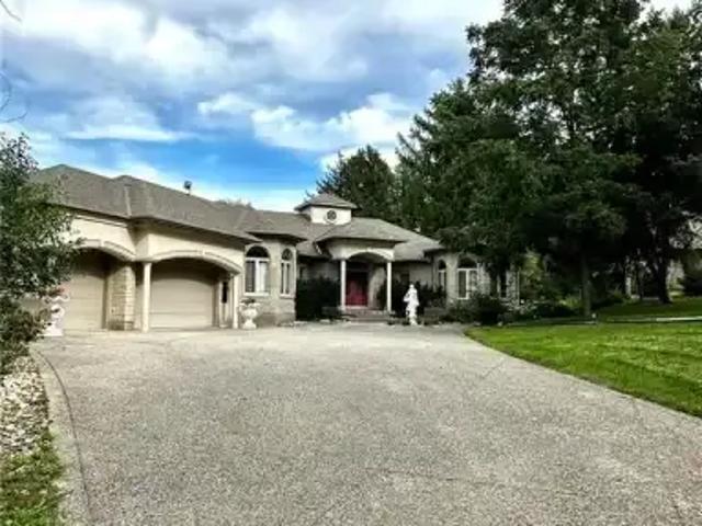 2 Bedroom House Kitchener ON 105395012