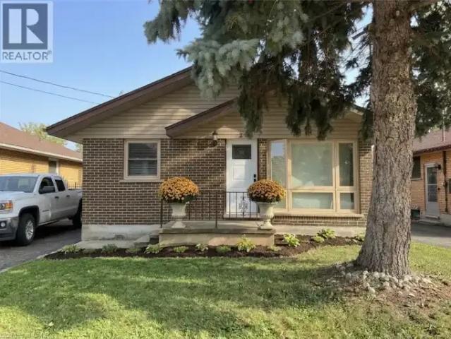 2 Bedroom House Kitchener ON 105526196