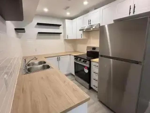 2 Bedroom House Kitchener ON 105643459