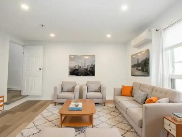 2 Bedroom House Hamilton ON 103338257