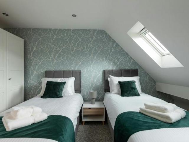 2 Bedroom House Hull Hull 83398366