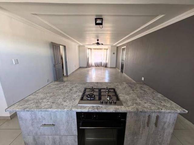 2 Bedroom House in Camelot
