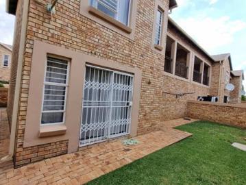 House to rent in Celtisdal - Parking