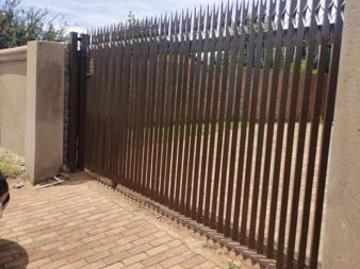 2 Bedroom House in Crystal Park