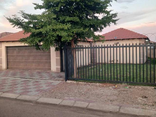 2 Bedroom House in Akasia