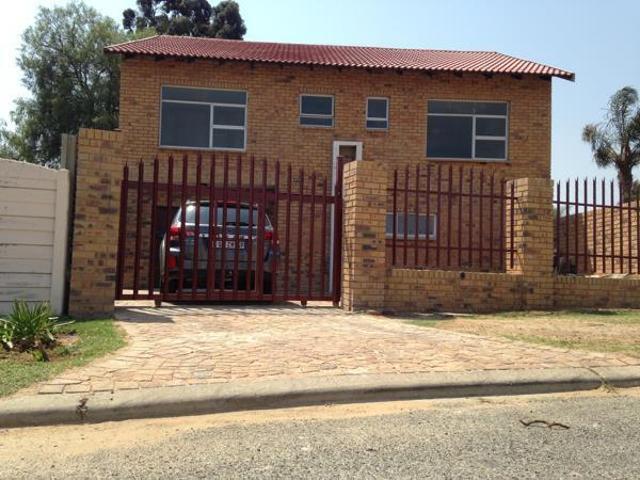 2 Bedroom House in Bonaero Park