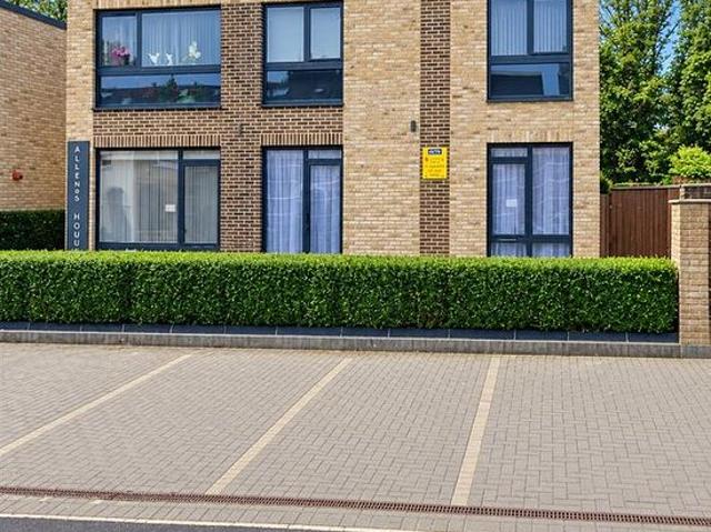 2 bedroom house in Barnet