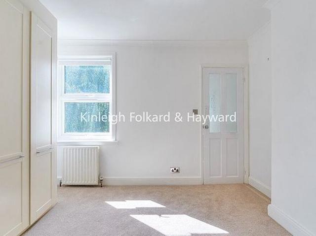 2 bedroom house in Bromley