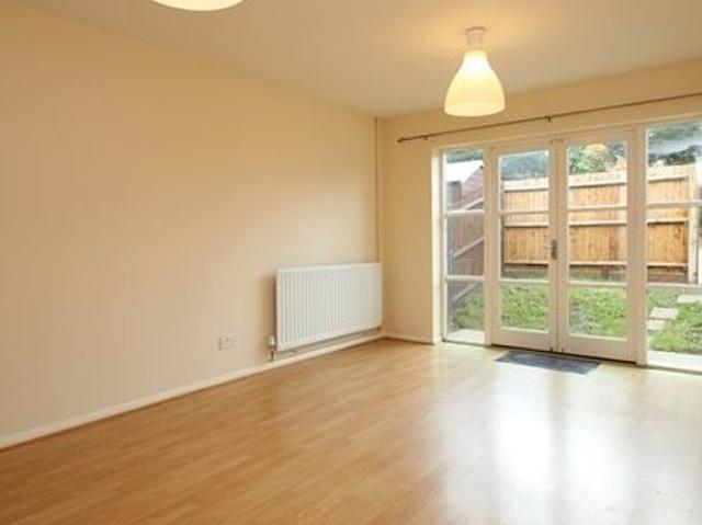 2 bedroom house in Bromley