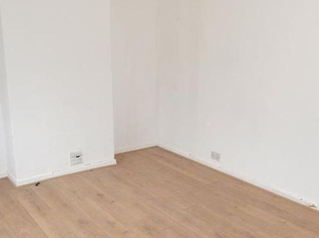 2 bedroom house in Bromley