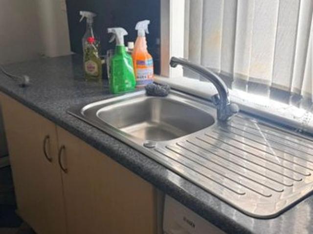 2 bedroom house in Glasgow