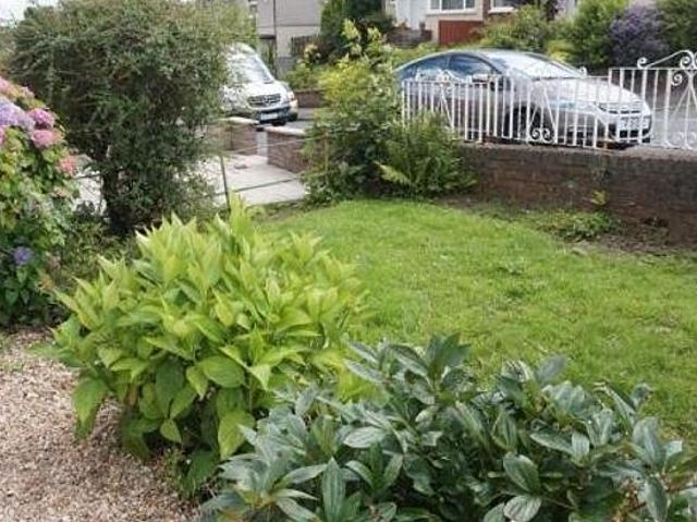 2 bedroom house in Glasgow