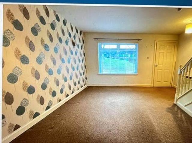 2 bedroom house in Glasgow