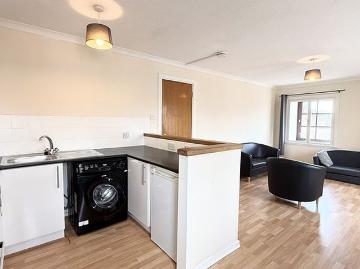 2 bedroom house in Glasgow