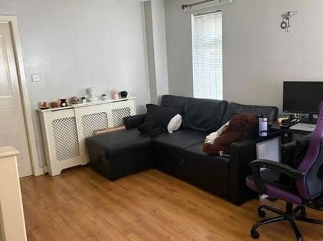 2 bedroom house in Glasgow