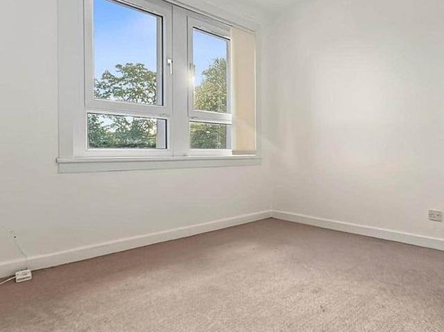 2 bedroom house in Glasgow
