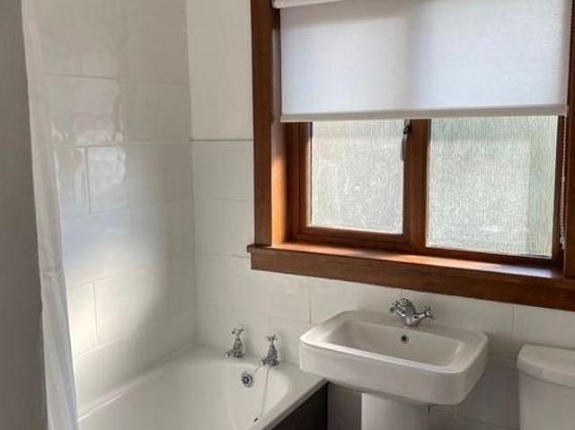2 bedroom house in Glasgow